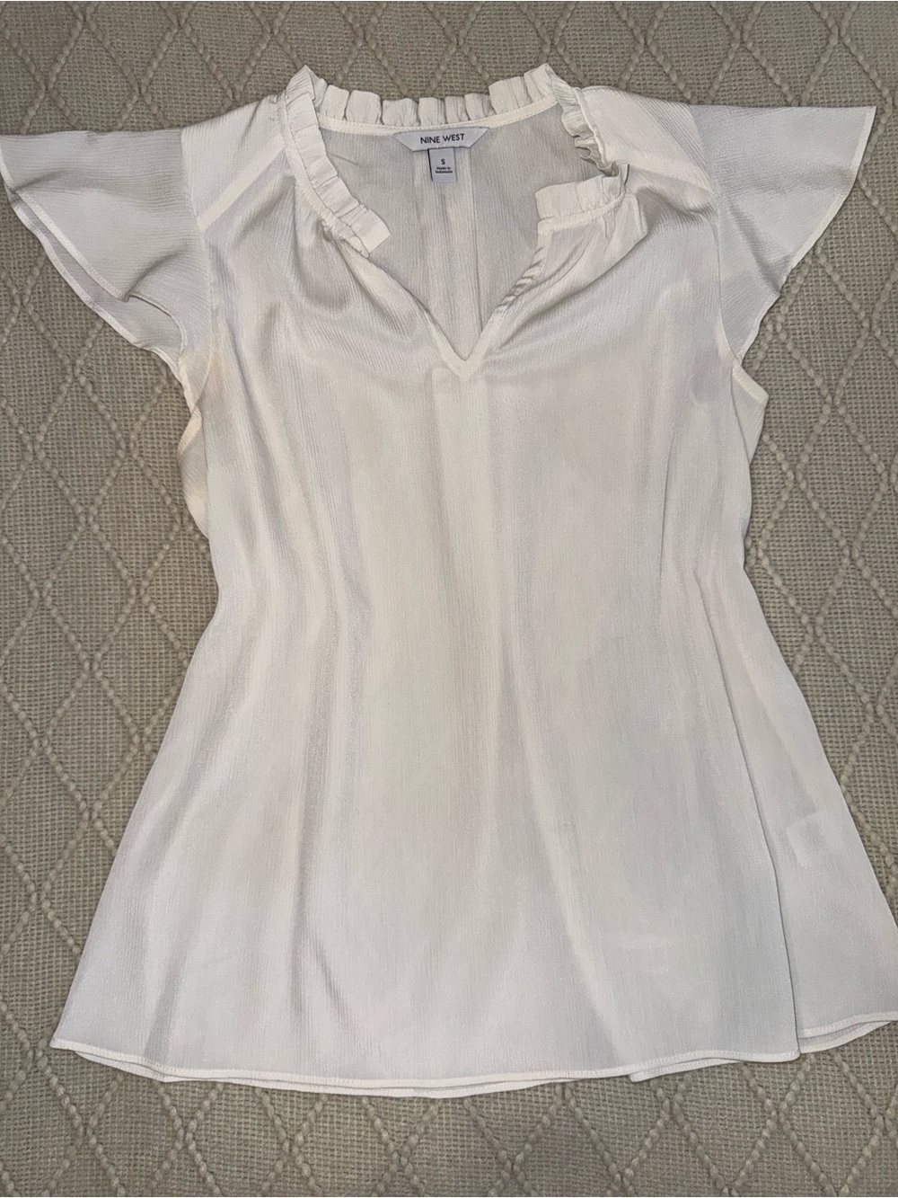 Nine West Women's White Ruffle V-Neck Blouse S